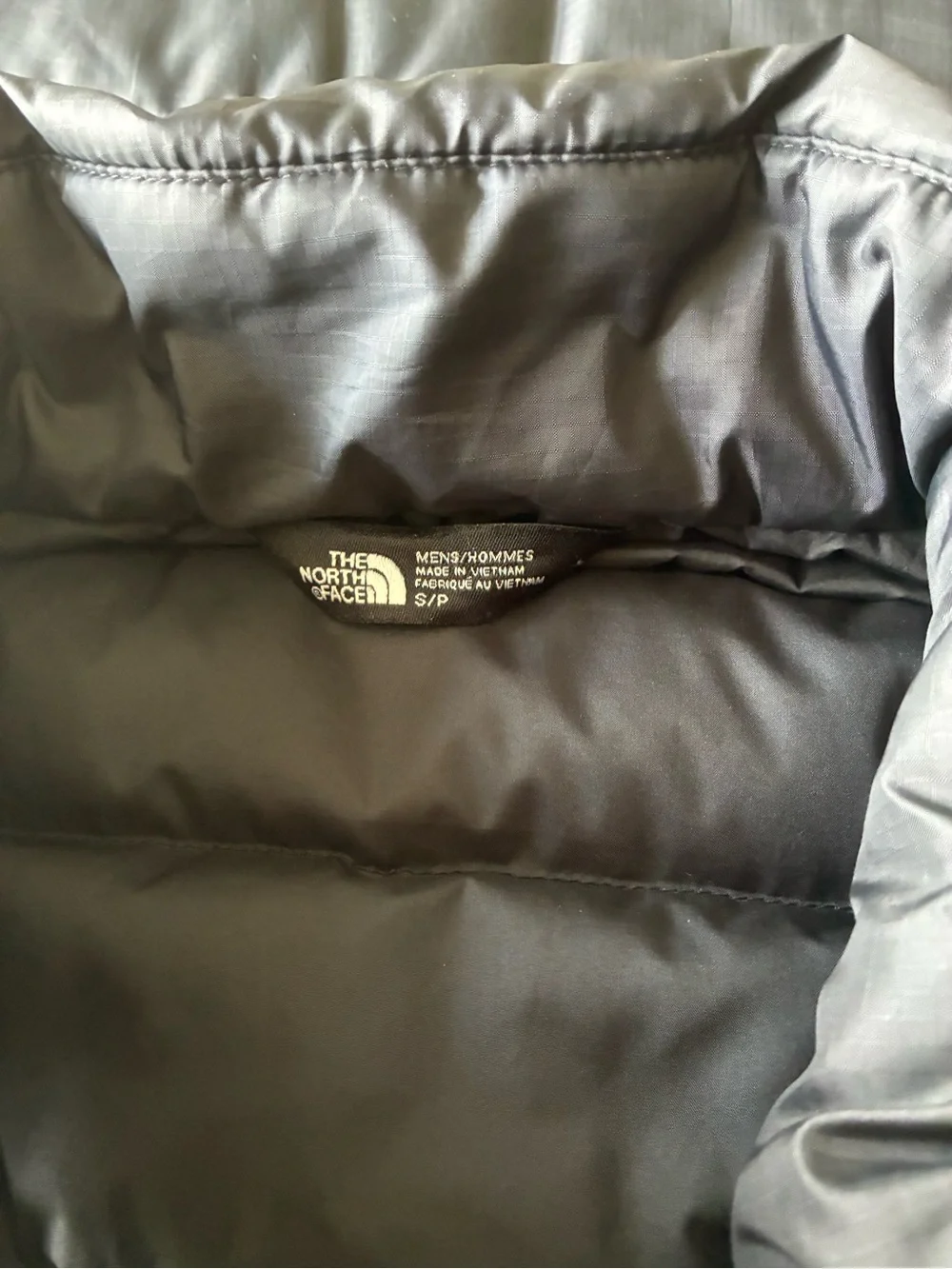The North Face men’s S Black Puffer Vest 550 Goose Down Ski Vest Quilted
